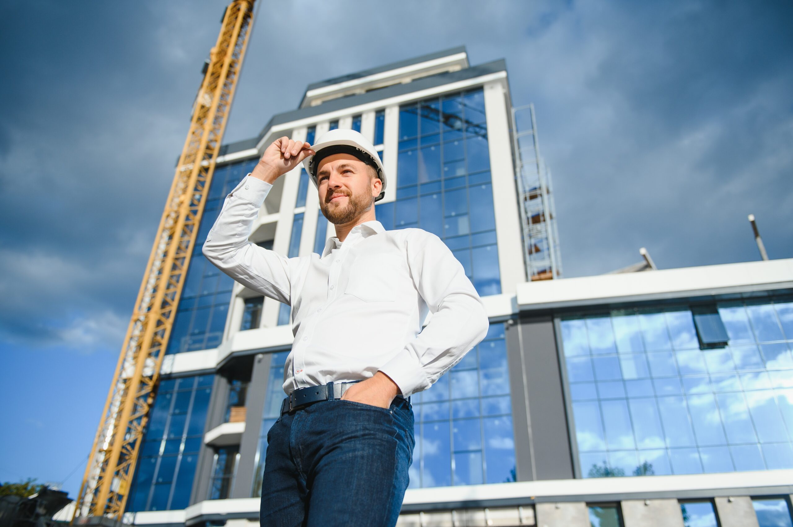 A Construction Worker Control In The Construction Of Roof Structures On Construction Site And Sunset Background - Valli Contabilidade